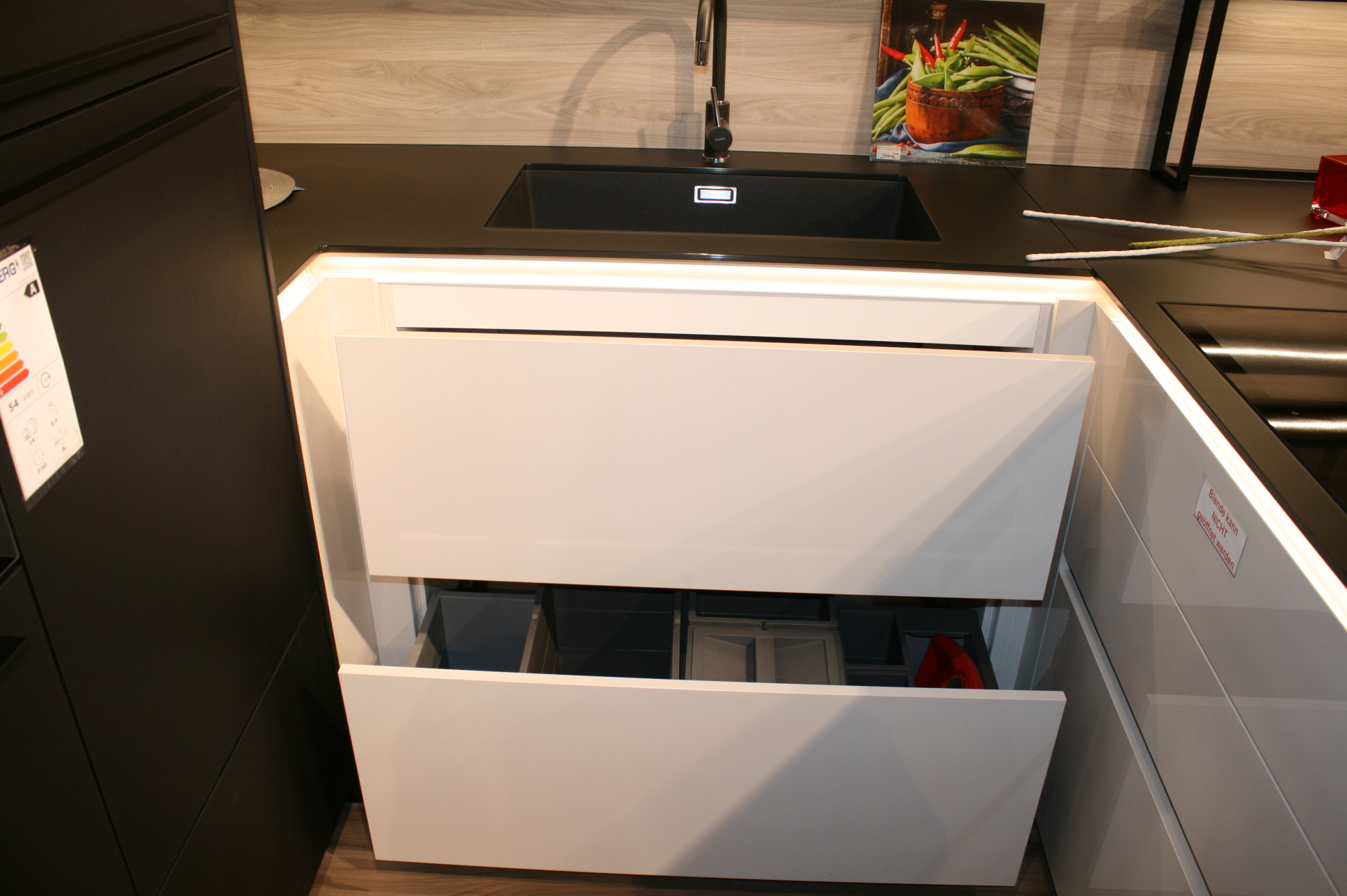 Fino Gloss / Avola Einbauküche Schüller 