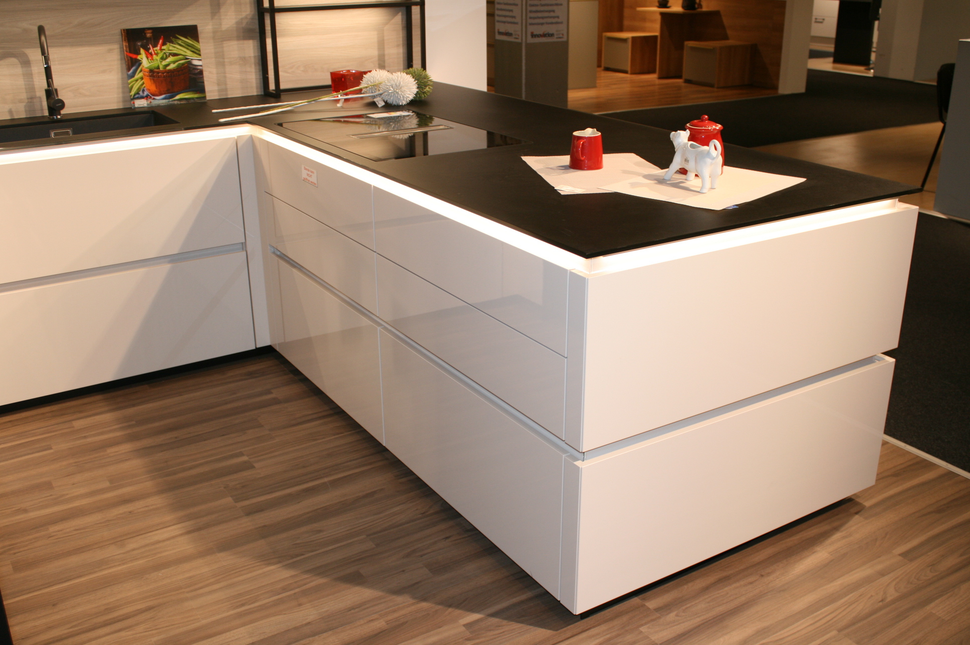 Fino Gloss / Avola Einbauküche Schüller 