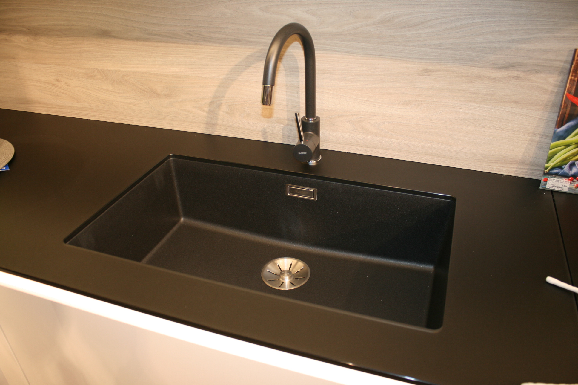 Fino Gloss / Avola Einbauküche Schüller 